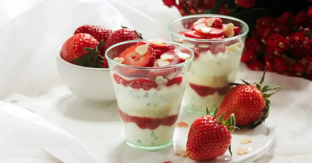 Strawberry Cheesecake Dessert Cups